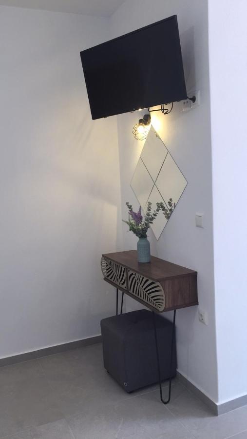 Sun Day Apartments Free Airport Shuttle Artemida  Buitenkant foto