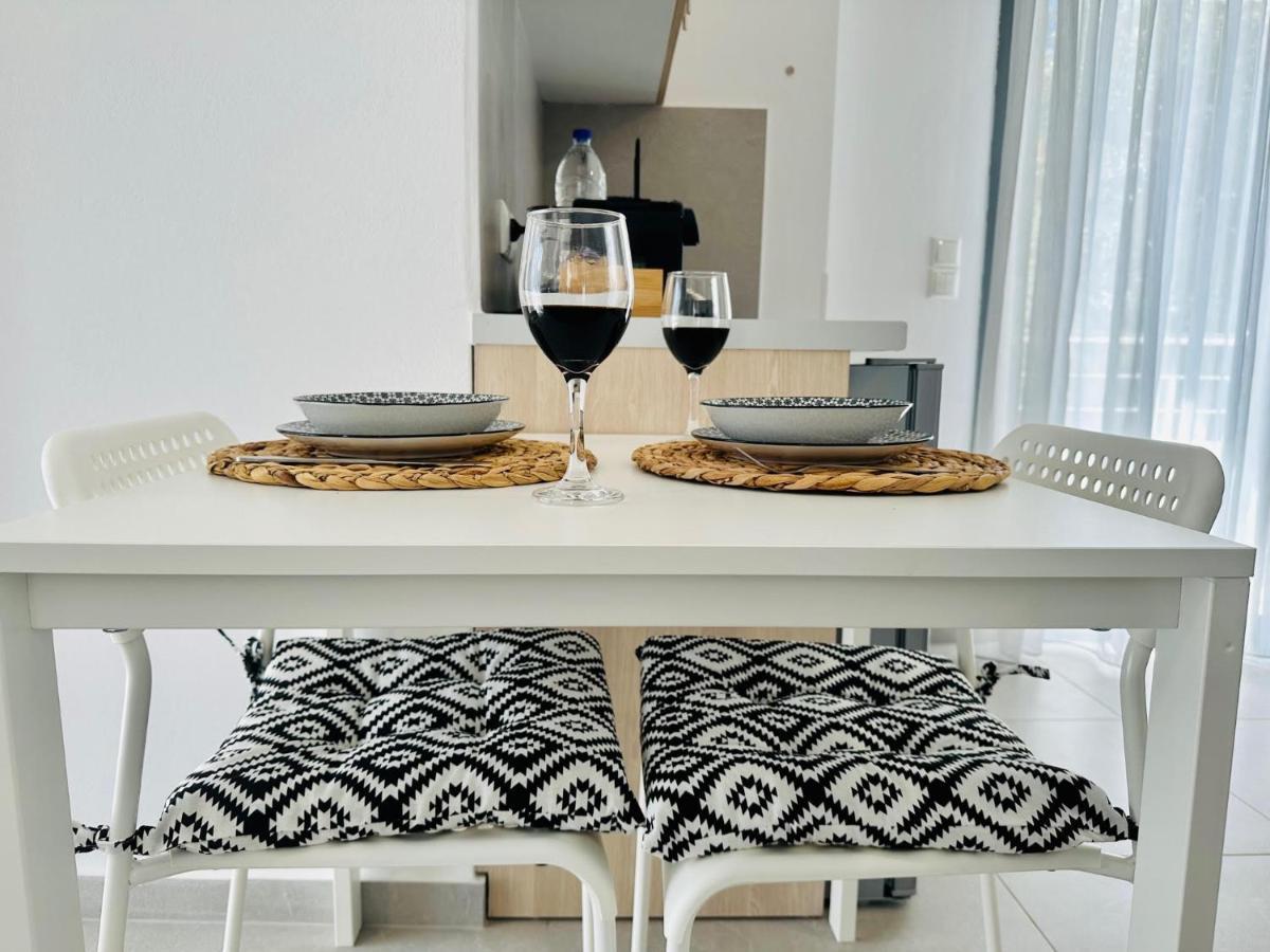 Sun Day Apartments Free Airport Shuttle Artemida  Buitenkant foto