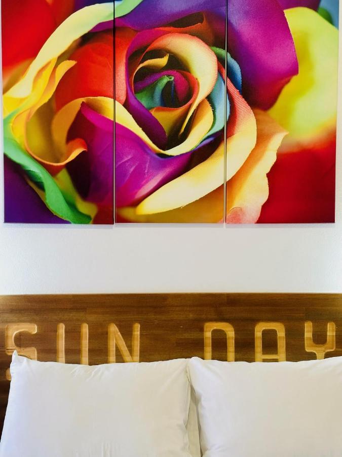 Sun Day Apartments Free Airport Shuttle Artemida  Buitenkant foto