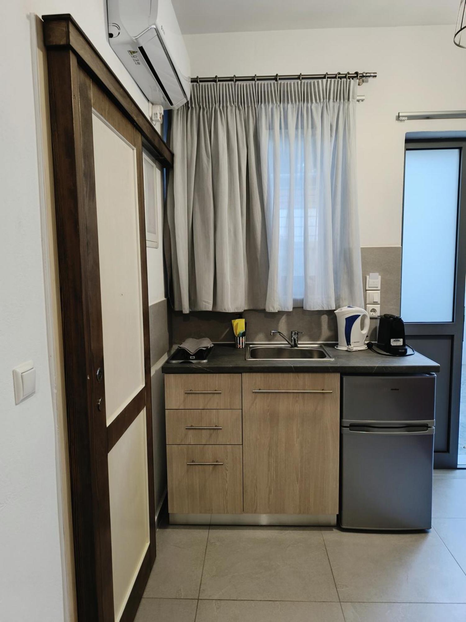 Sun Day Apartments Free Airport Shuttle Artemida  Buitenkant foto